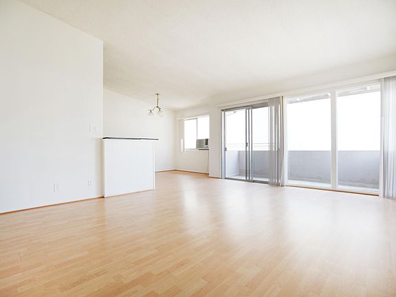 4th image of 1218 Larrabee St