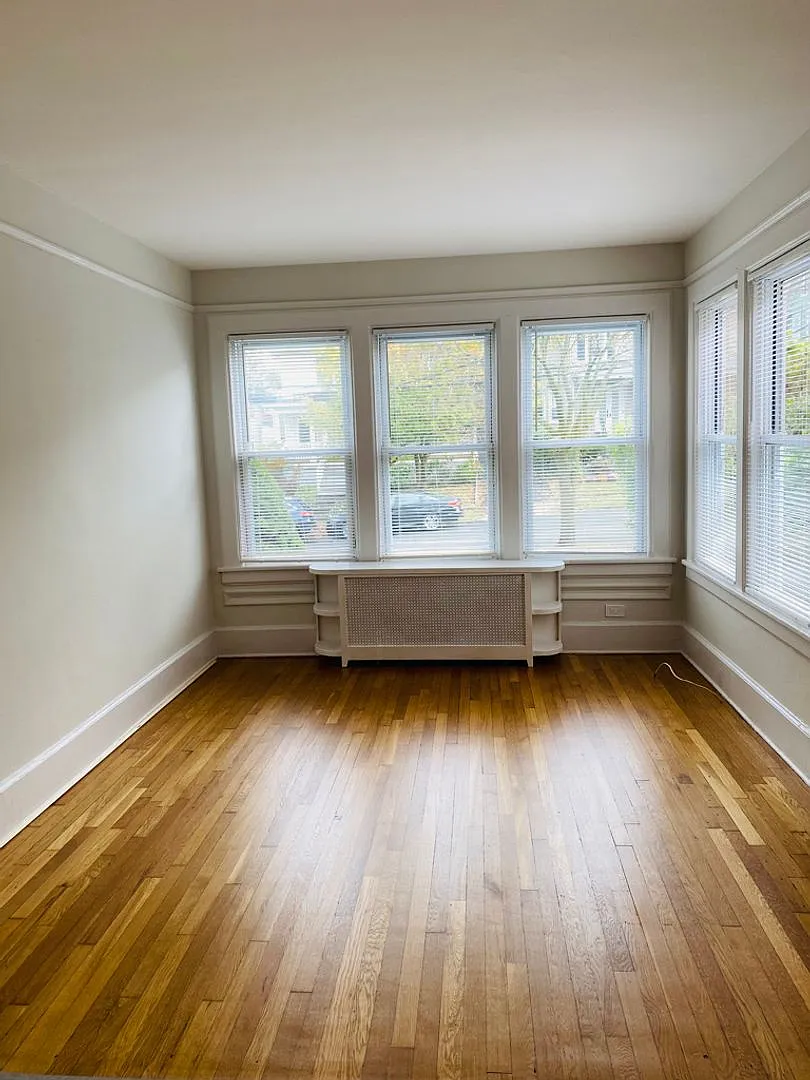 55 Davis Avenue — Photo 4