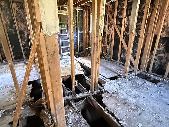 4th image of 1403 Devers Circle
