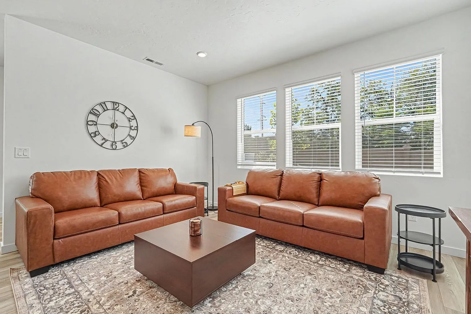 4 bed, 2.0 bath, 1926 sqft, $7,714 — Photo 2