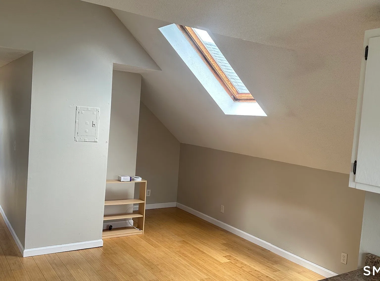 2 bed, 1.0 bath, 733 sqft, $2,000 — Photo 2