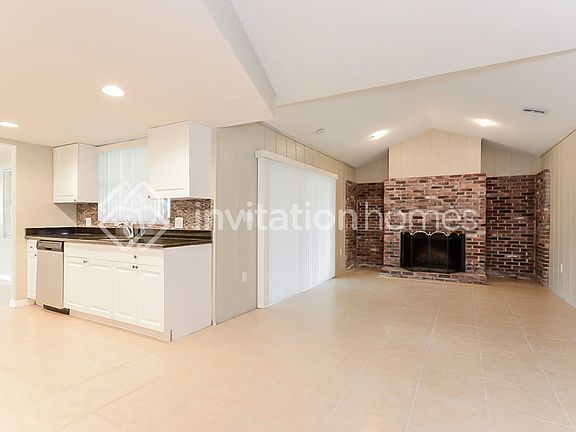 3rd image of 946 Winding Oaks Dr