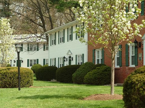 Avon Colonial Manor
