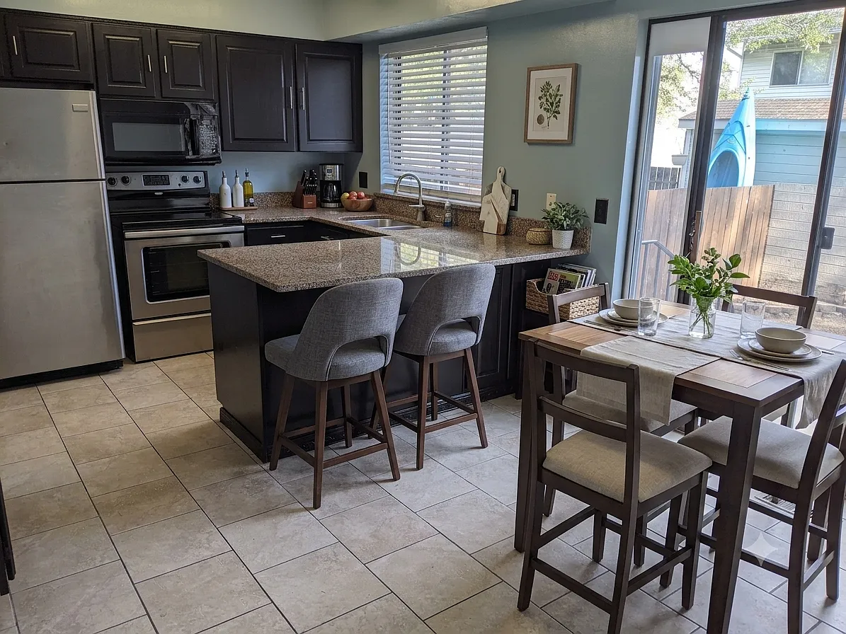 3 bed, 2.5 bath, 1512 sqft, $1,950 — Photo 3
