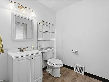 1911 W 65th St — Photo 14