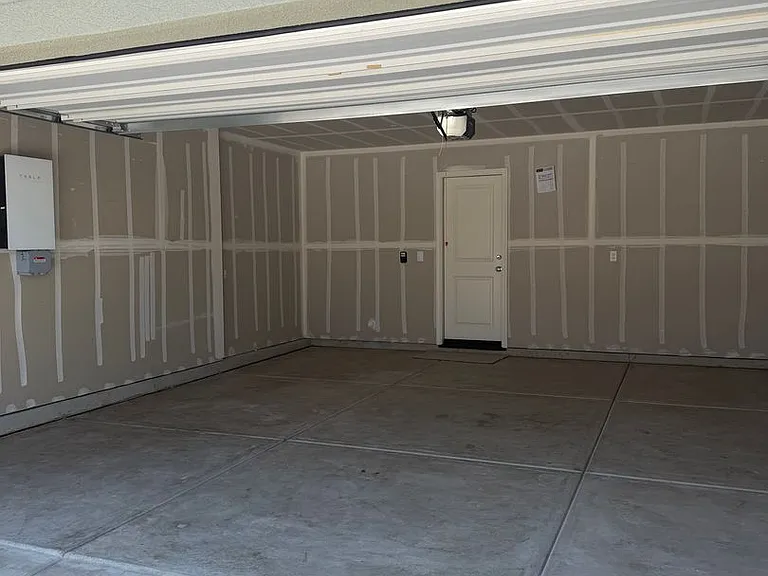 1919 Oak Falls Ct — Photo 2