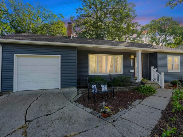 3022 Neola St, Cedar Falls, IA 50613