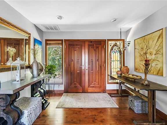 5th image of 205 Honeysuckle Ln