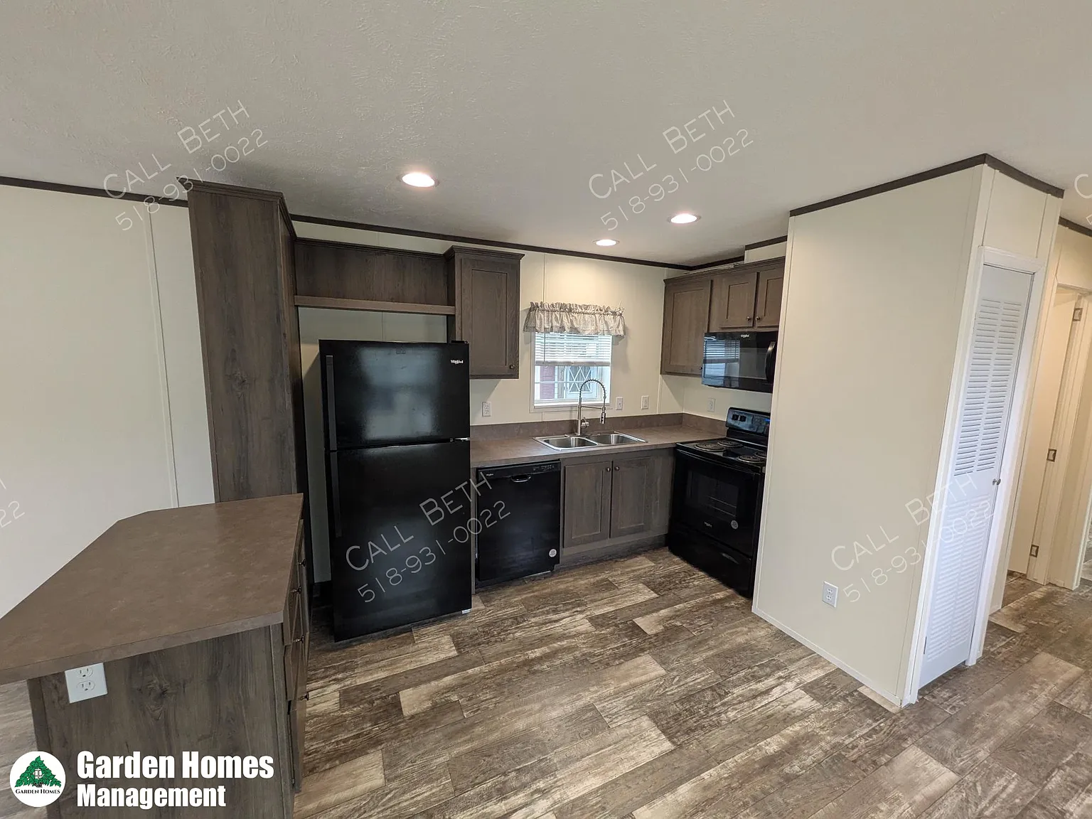 15 Krista Lane — Photo 2