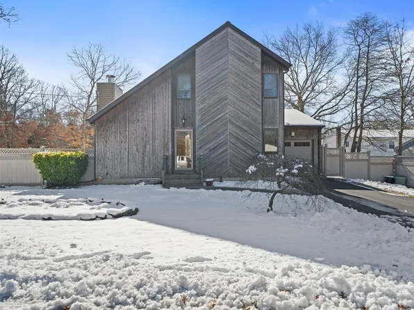 346 W Woodside Avenue, Patchogue, NY 11772