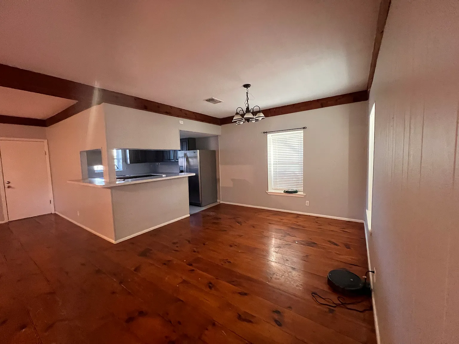 3 bed, 2000 sqft, $1,800 — Photo 2