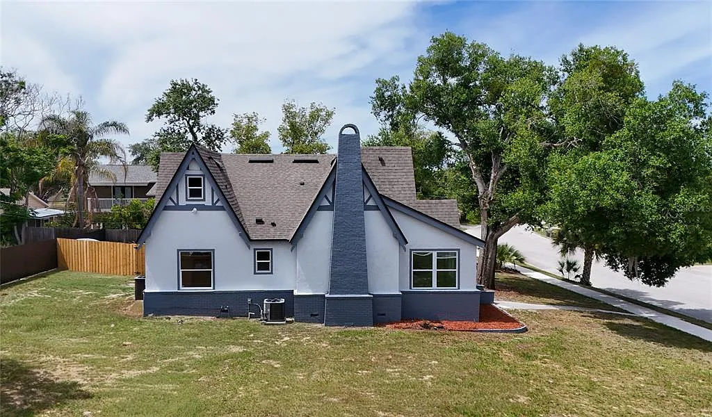 4 bed, 3.0 bath, 2065 sqft, $3,800 — Photo 4