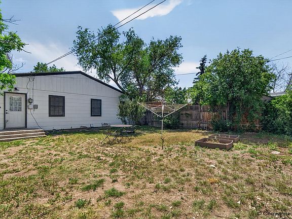 2nd image of 208 E 3rd Ave