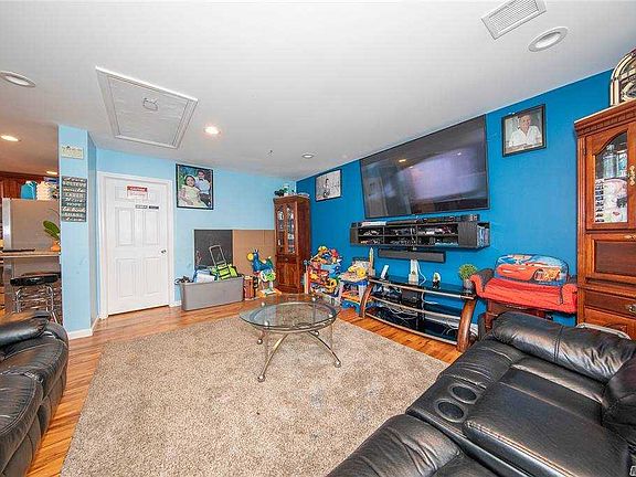 5th image of 145 Ellison Ave