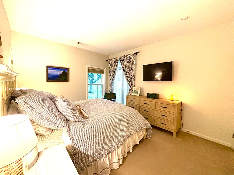 37 Bradford Commons Ln — Photo 18