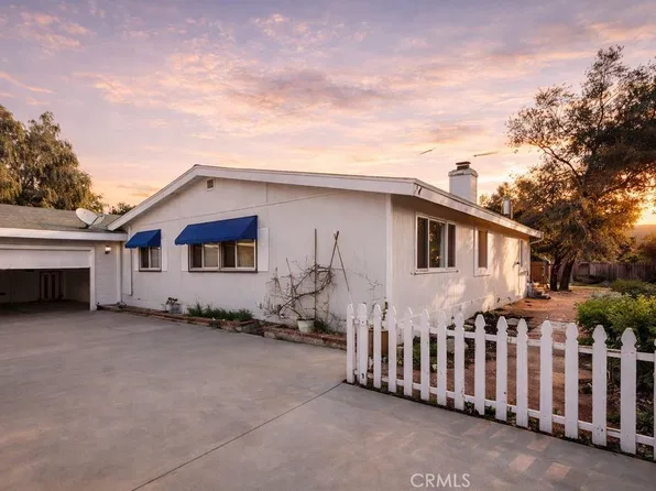 8851 Hierba Rd, Agua Dulce, CA 91390