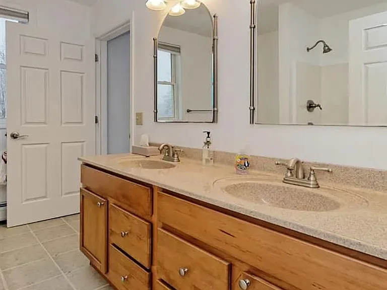 133 Cary Rd — Photo 6