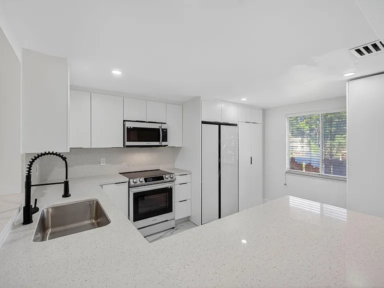 14375 Strathmore Ln #303 — Photo 8