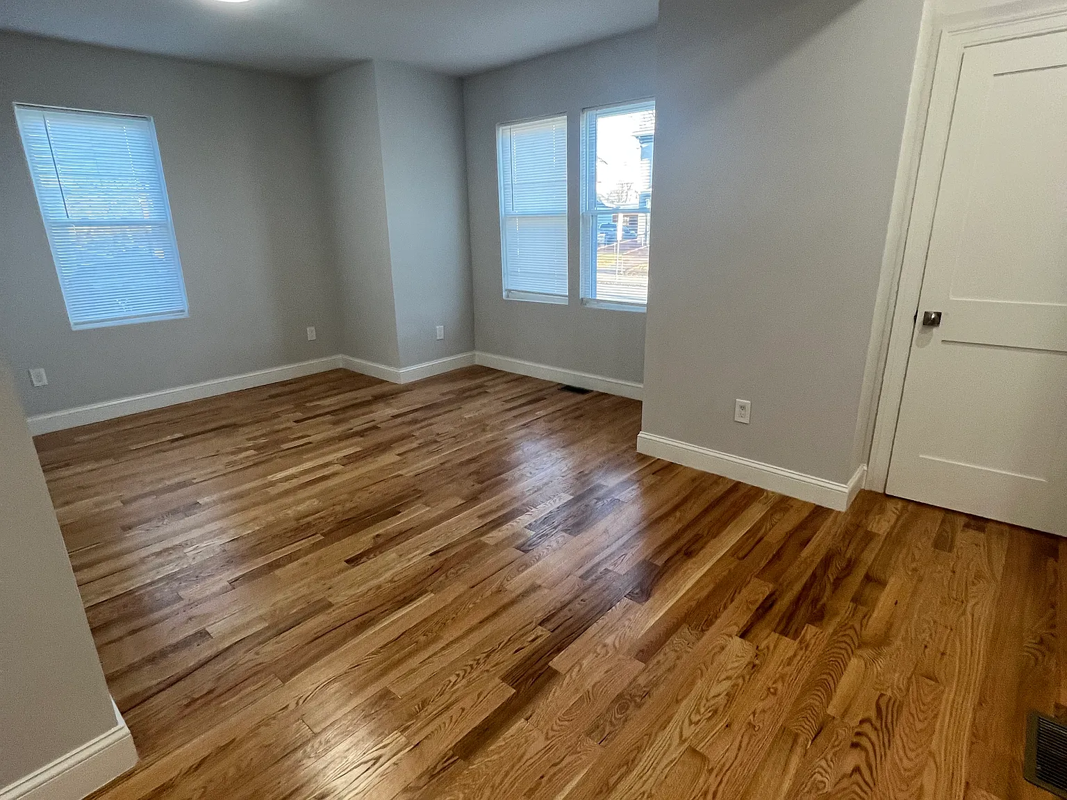 3 bed, $3,275 — Photo 4