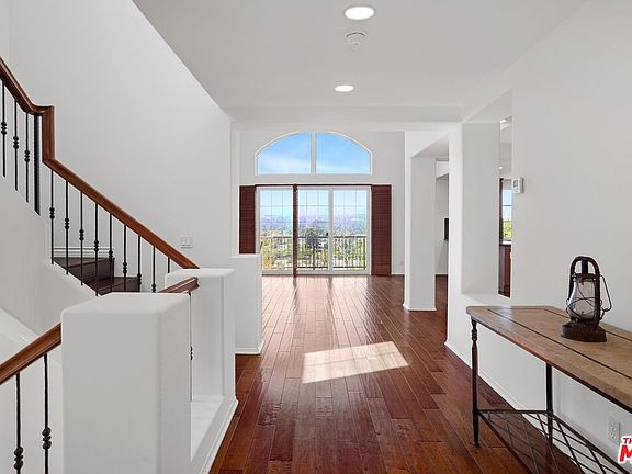 2nd image of 5715 Como Cir