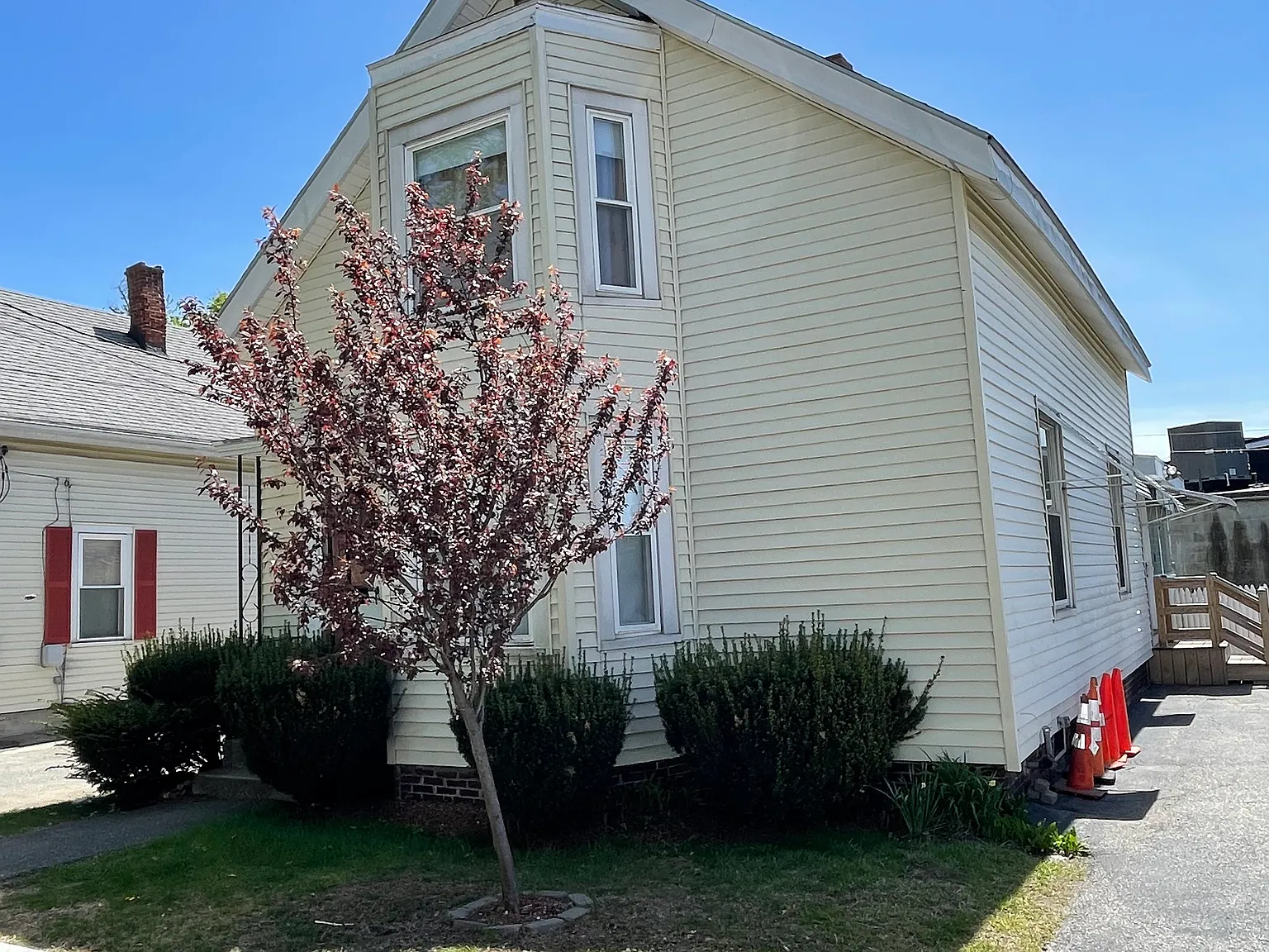 3 bed, 1121 sqft, $3,150 — Photo 2