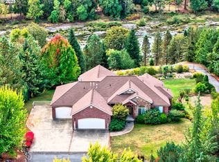 13767 N Bank Rd, Roseburg, OR 97470