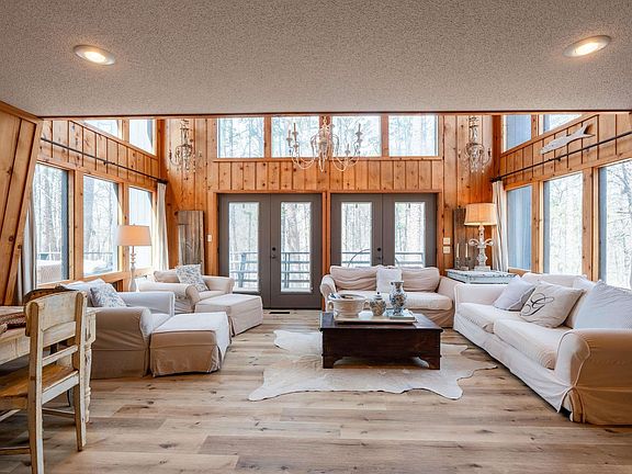 5th image of 1499 Tannenbaum Rd