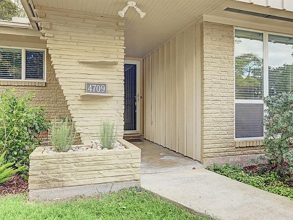 3rd image of 4709 Stillbrooke Dr