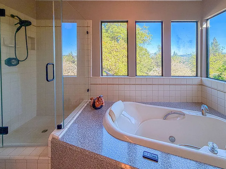 1560 Ronne Dr — Photo 17