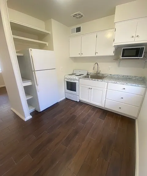 524 W Fairway Dr #8 — Photo 3