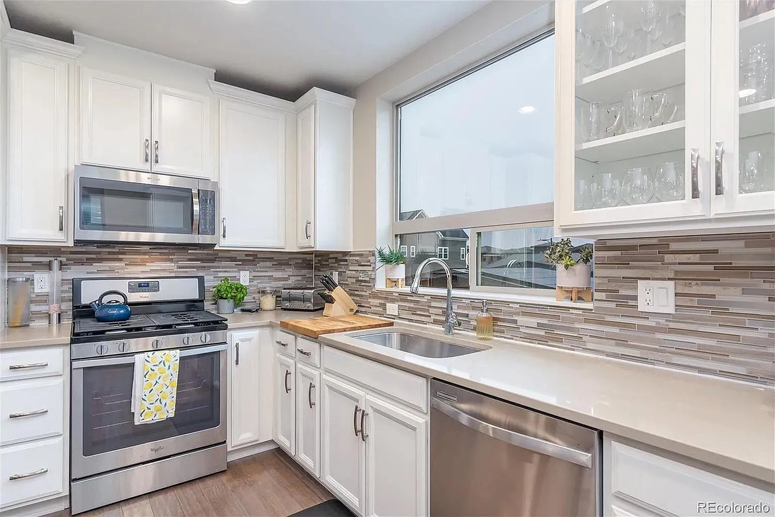 2 bed, 1355 sqft, $3,250 — Photo 4