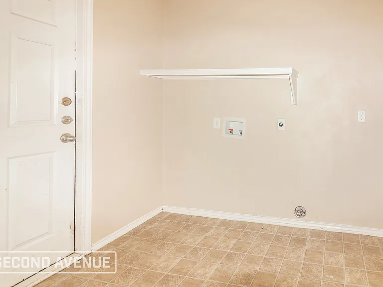 1017 La Mirada — Photo 13