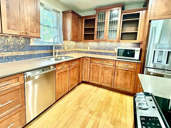 2nd image of 1021 Mitchell Rd