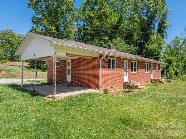 193 Old Howell Mill Rd, Waynesville, NC 28786