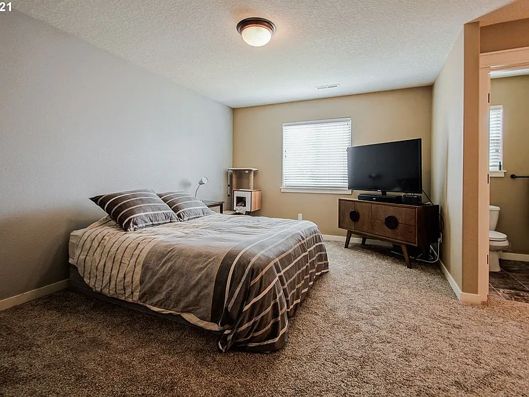 568 Donna Dr — Photo 24