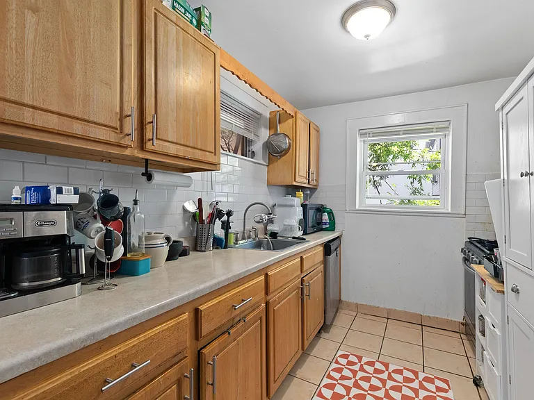 86 Griffith St #2 — Photo 10