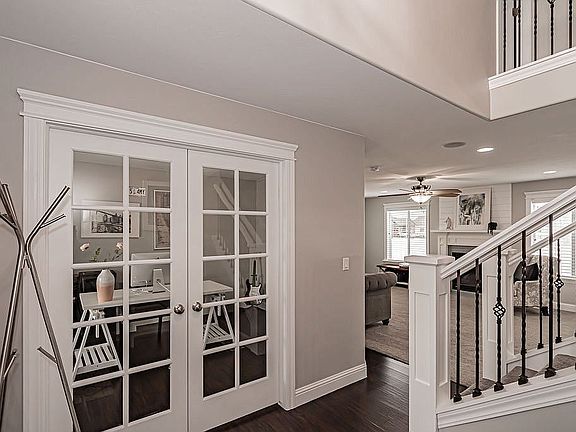 5th image of 563 Bradford Ln