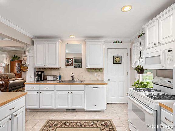5th image of 3725 W River Dr NE