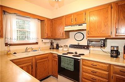 Kitchen with appliances remaining