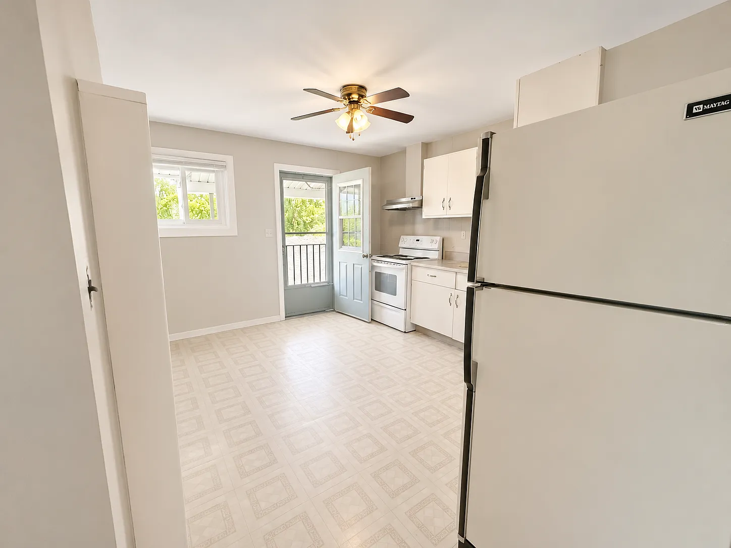 1572 North Shore Drive - Unit 1 — Photo 3