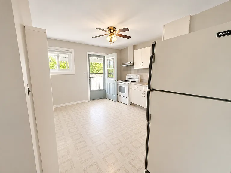 1572 N Shore Dr — Photo 3
