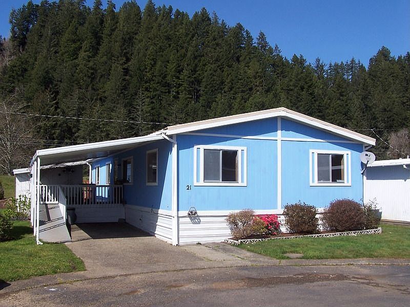 1984 MFH with 1248 sq ft with 3 bedrooms and 2 bath.