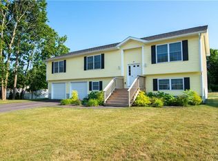 39 Windward Dr, Portsmouth, RI 02871