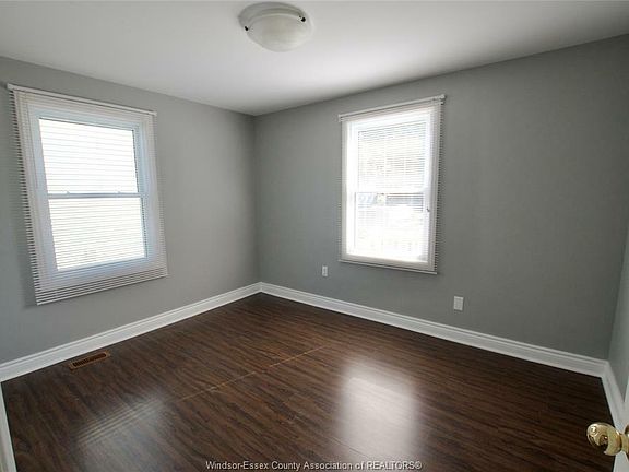 4th image of 1582 Central Ave