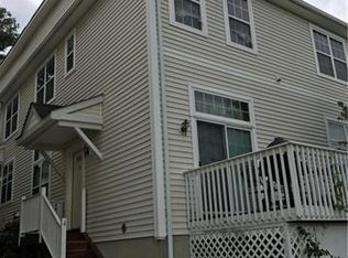 4 Jordan Ln, Middletown, NY 10940