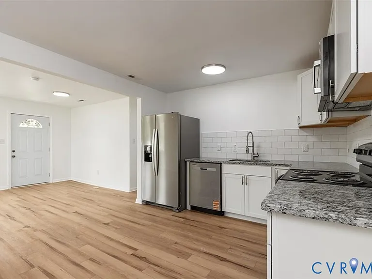 1806 Sussex St — Photo 2