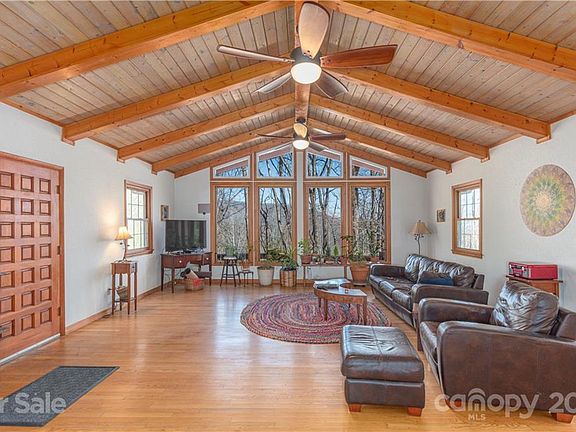 5th image of 369 Echo Dr