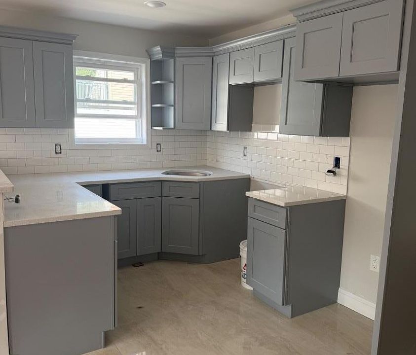 2nd image of 256 Ellis Ave