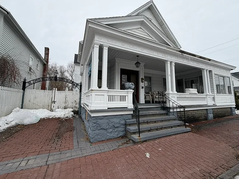 19 Fox St #1-2 — Photo 2