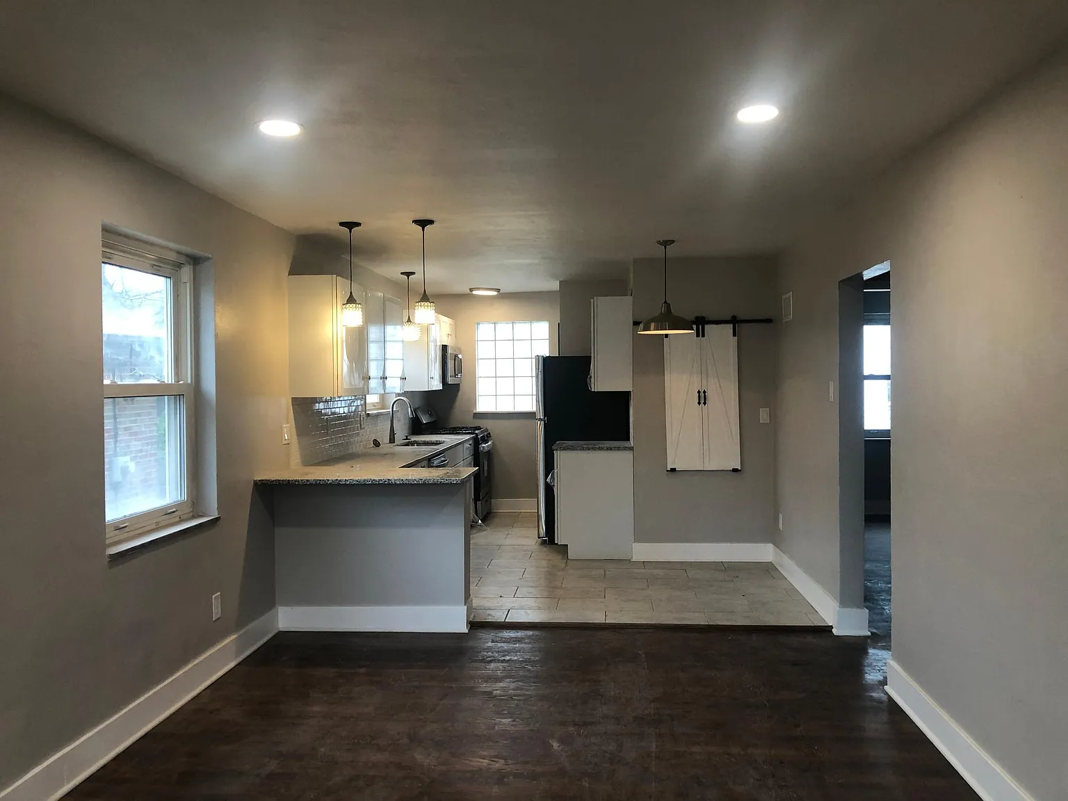 2 bed, 900 sqft, $1,975 — Photo 3